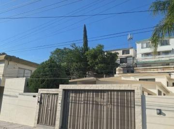 Casa de 4 habitaciones, Monterrey · Casa de 375 m² con 4 Recámaras en Venta en Monterrey Zona Sur Las Brisas