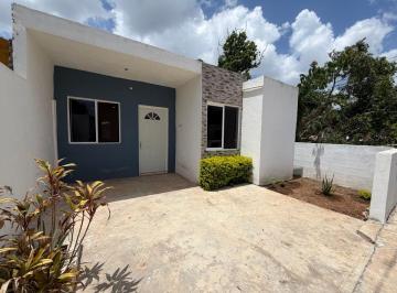 Casa de 2 habitaciones, Mérida · Casa Remodelada de Una Planta con 2 Recámaras y Patio Al Oriente de La Ciudad.