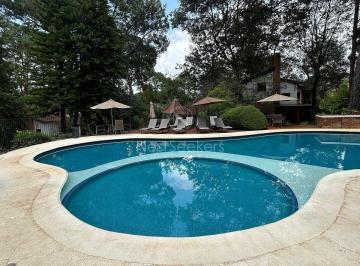 Casa en condominio de 3 habitaciones, Valle de Bravo · Casa en Renta en Avandaro