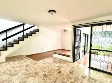 Casa · 239m² · 3 Recámaras · 2 Estacionamientos · Casa de Dos Pisos en La Colonia Paseos del Sol