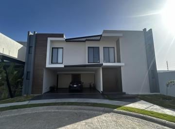 Casa · 348m² · 4 Recámaras · 2 Estacionamientos · Casa en Fracc. Montecristo, Zona Country, Villahermosa, Tab.
