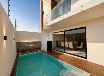 Casa · 348m² · 4 Recámaras · 2 Estacionamientos · Casa en Fracc. Montecristo, Zona Country, Villahermosa, Tab.