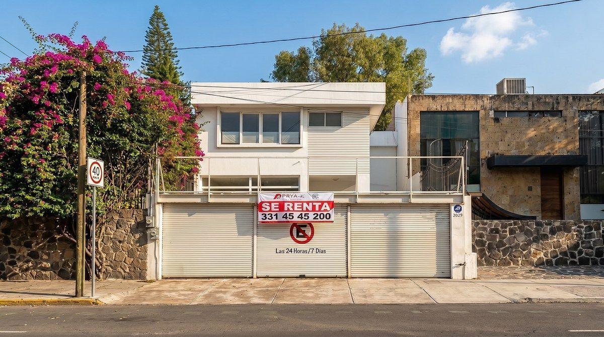 Commercial Building for Rent in Arcos Vallarta, Guadalajara, Suitable for Offices