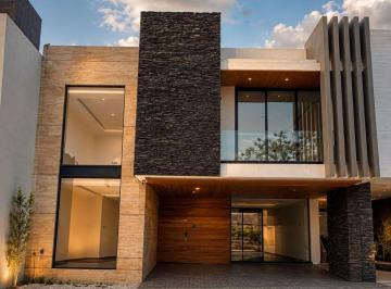 Casa de 4 habitaciones, Pachuca · Casa en Venta en Pachuca Recámara en Planta Baja, Amplio Jardín, Multifuncional, Roof con Camaras