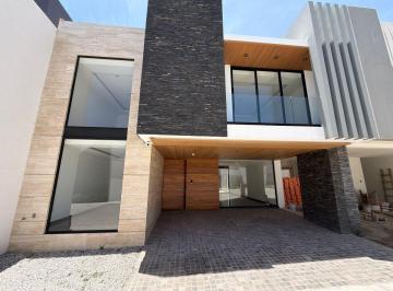 Casa de 4 habitaciones, Pachuca · Casa en Venta en Pachuca Recámara en Planta Baja, Amplio Jardín, Multifuncional, Roof con Camaras