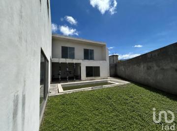 Casa · 200m² · 4 Recámaras · 2 Estacionamientos · Casa Para Terminar con Recámara en Planta Baja en Ahuatepec en Cuernavaca