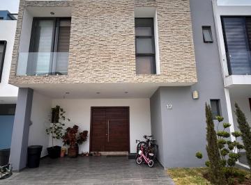 Casa de 4 habitaciones, Zapopan · Casa en Renta en Santillana Residencial, Zona Real, Solares