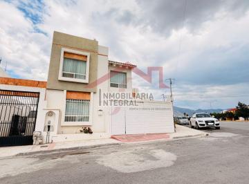Casa de 4 habitaciones, Saltillo · Casa en Venta Al Sur de Saltillo en Fraccionamiento El Alamo