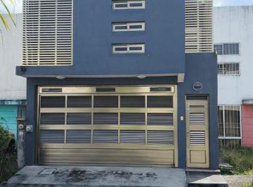 Casa de 3 habitaciones, Veracruz · Casa de Tres Niveles en Venta en Fracc. Colinas de Santa Fe. Veracruz, Ver.