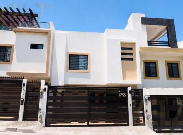 Casa · 190m² · 3 Recámaras · 2 Estacionamientos · Casa en Venta Col. Choferes, Tampico