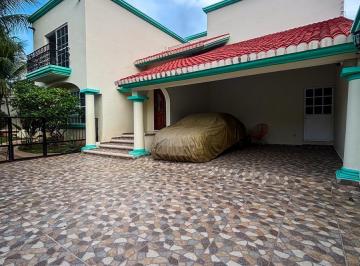 Casa · 448m² · 4 Recámaras · 4 Estacionamientos · Casa en Venta Supermanzana 15