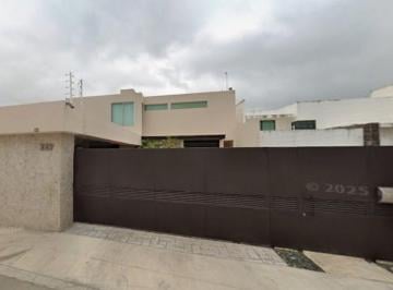 Casa de 5 habitaciones, Mérida · Casa de 563 m² con 5 Recámaras en Venta en Altabrisa