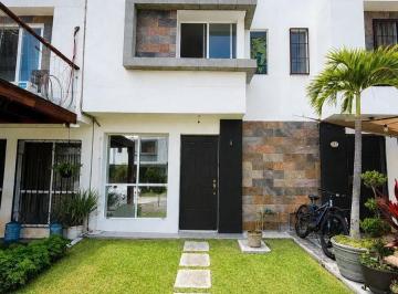 Casa en condominio · 82m² · 3 Recámaras · 2 Estacionamientos · Casa en Condominio en Renta con Alberca y Jardines Comunes, en Jiutepec Morelos.