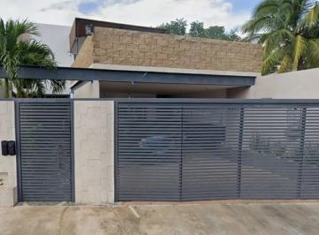 Casa de 4 habitaciones, Mérida · Casa de 290 m² con 4 Recámaras en Venta en Fraccionamiento Montebello