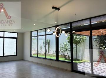 Casa en condominio · 400m² · 3 Recámaras · 4 Estacionamientos · Residencial Zaragoza Metepec, Cerca de Uvm