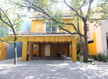 Casa · 264m² · 4 Recámaras · 3 Estacionamientos · Casa en Renta en Rincón de Los Ahuehuetes Monterrey