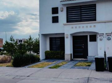 Casa de 3 habitaciones, León · Casa en Renta en El Cielo I | 3 Recámaras | Amueblada | Alberca