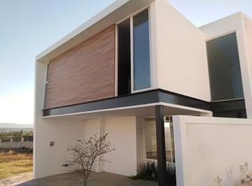 Casa · 206m² · 3 Recámaras · 2 Estacionamientos · Casa en Renta en Valle Imperial Zapopan Jalisco