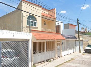 Casa de 3 habitaciones, Celaya · Casa en Venta en Fraccionamiento La Mision Celaya Guanajuato