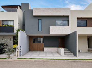 Casa · 277m² · 4 Recámaras · 2 Estacionamientos · Casa en Venta