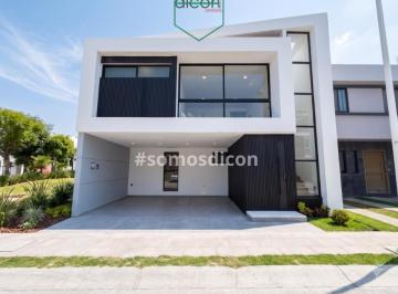 Casa · 284m² · 4 Recámaras · 2 Estacionamientos · Casa en Venta Parque Yucatán