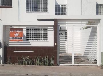 Casa de 3 habitaciones, Querétaro · Casa en Venta en Privada con Acceso Controlado | Jardín | Excelente Ubicación en Querétaro