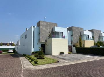 Foto 1 · Casa en Venta, Metepec "Residencial Foresta" en Privada y Esquina