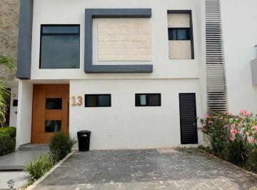 Casa · 220m² · 3 Recámaras · 2 Estacionamientos · Casa en Venta en Residencial Aqua