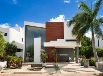 Casa de 4 habitaciones, Benito Juárez · Casa de 372 m² con 4 Recámaras en Renta en Lagos del Sol