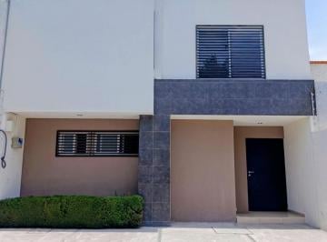 Casa · 240m² · 3 Recámaras · 4 Estacionamientos · Casa en Residencial Tejeda