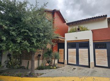 Casa · 282m² · 2 Recámaras · 3 Estacionamientos · Casa en Privada Exclusiva en "Sierra Nogal" con Áreas Jardinadas, 2 Pisos, 3 Cocheras.
