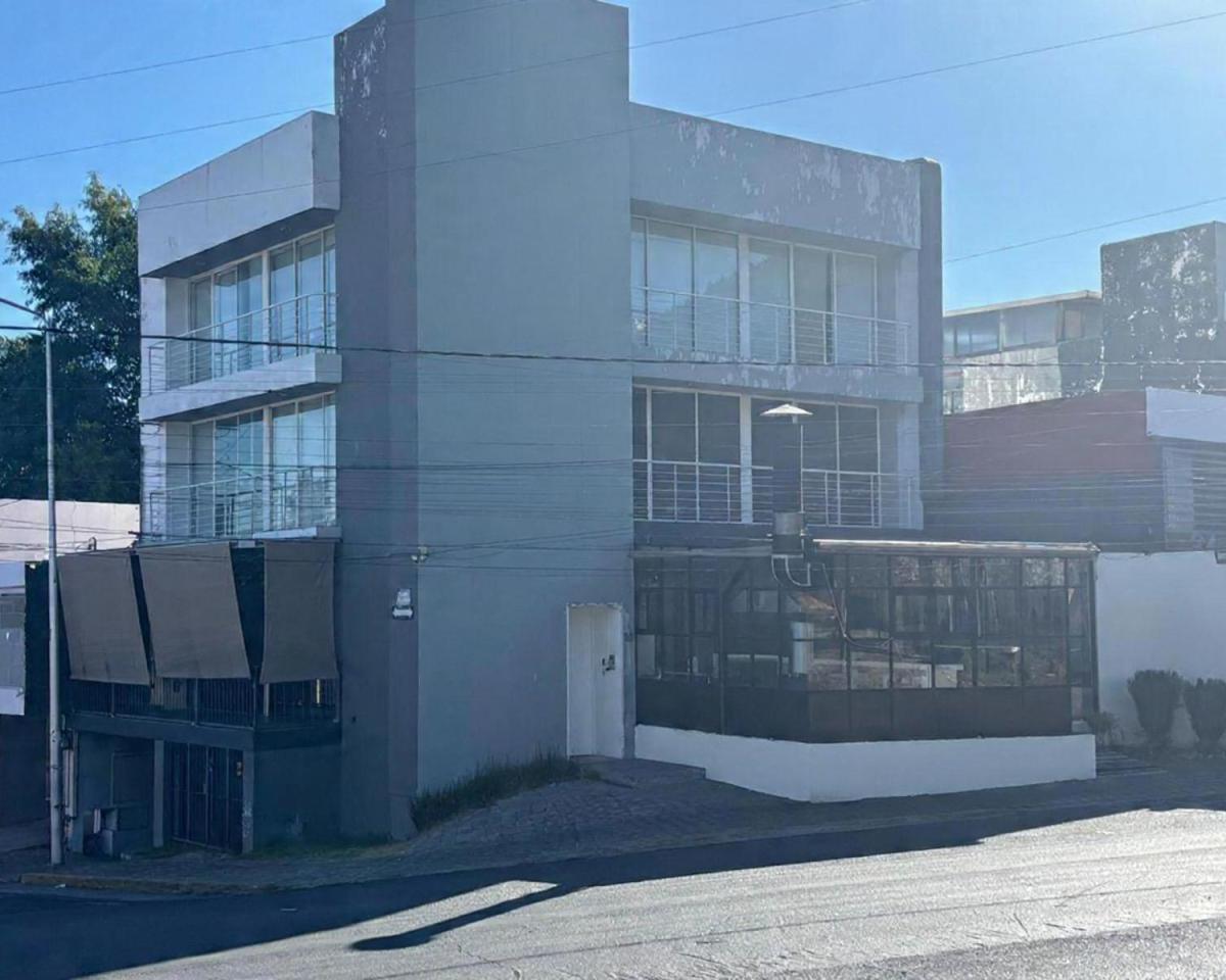 Ern Building for Sale in Colonia La Paz, Puebla Featuring Two Lofts, a Commercial Unit, and Parking Spaces