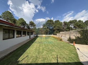 Casa · 110m² · 2 Recámaras · 3 Estacionamientos · Casa en Renta con Vista Al Bosque, Cerca de Club de Paddle en Valle de Bravo