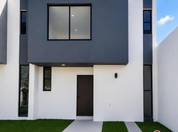 Foto 1 · Venta de Casa con Recamara en Planta Baja en Corregidora