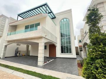 Foto 1 · Casa de 5 Recámaras en Venta, Ubicada en Gran Quinta Luxury Residencial Metepec