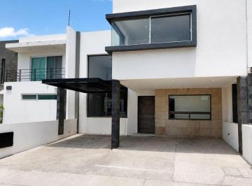 Foto 1 · Casa en Venta en Cumbres del Lago Juriquilla, con Estudio y Bar en Planta Baja, Amplio Jardín.