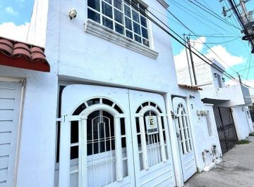 Casa · 90m² · 4 Recámaras · 2 Estacionamientos · Vendo Casa en Av Principal Céntrica con Ampliaciones Sm 50 de 4 Rec Para Inversión