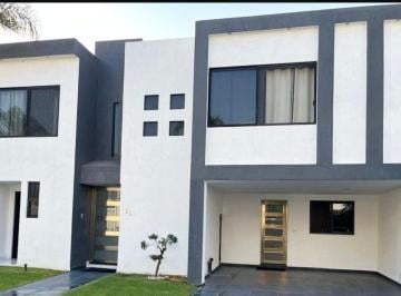Casa de 3 habitaciones, San Pedro Cholula · Venta de Casa en Fraccionamiento Lateral Recta Cholula Cerca Deportivo Vw Periferico Zavaleta