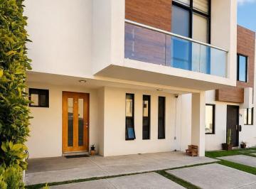 Casa · 145m² · 3 Recámaras · 2 Estacionamientos · Casa en Venta