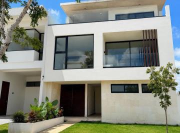 Casa · 4 Recámaras · 2 Estacionamientos · Casa - Aqua Residencial