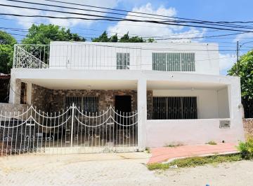 Casa · 230m² · 4 Recámaras · 1 Estacionamiento · Casa en Venta en Mérida, Colonia Sambulá, Para Remodelar y Restaurar