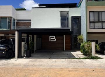 Casa · 260m² · 3 Recámaras · 2 Estacionamientos · Casa en Venta en Arbolada By Cumbres en Cancun