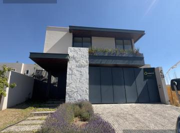 Casa · 431m² · 4 Recámaras · 2 Estacionamientos · Casa en Venta en El Molino Residencial y Golf