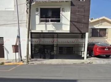 Casa · 204m² · 4 Recámaras · 2 Estacionamientos · Casa en Venta en Villa Las Fuentes