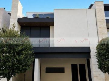 Casa · 351m² · 3 Recámaras · 2 Estacionamientos · Casa en Venta en García