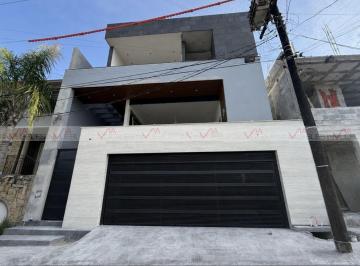 Casa · 500m² · 4 Recámaras · 2 Estacionamientos · Casa en Venta en Las Cumbres
