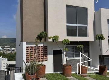 Casa de 2 habitaciones, Zapopan · Townhouse en Venta – Colinas de San Isidro, Dentro de Coto.