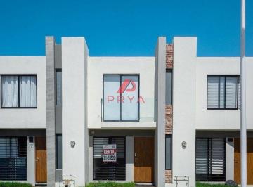 Casa en condominio de 2 habitaciones Renta MN 14,000 · Casa en Renta en Alva Residencial Zapopan Coto con Alberca y Estudio