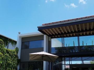 Casa · 1162m² · 4 Recámaras · 6 Estacionamientos · Casa - Jurica
