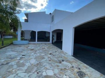 Casa de 5 habitaciones, San Francisco del Rincón · Propiedad en Venta en Pedregal de San Juan